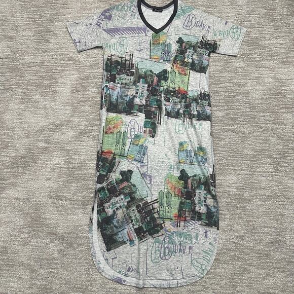 Inoah Dresses & Skirts - Iroah Dress Womens XS Gray Cityscape Graphic T Shirt Midi Pockets Art Print USA